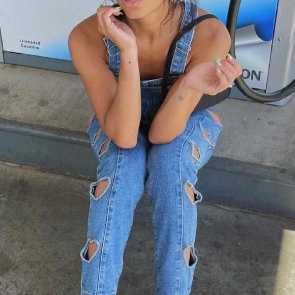 Heart Cutout Jeans - Picture 9 of 9